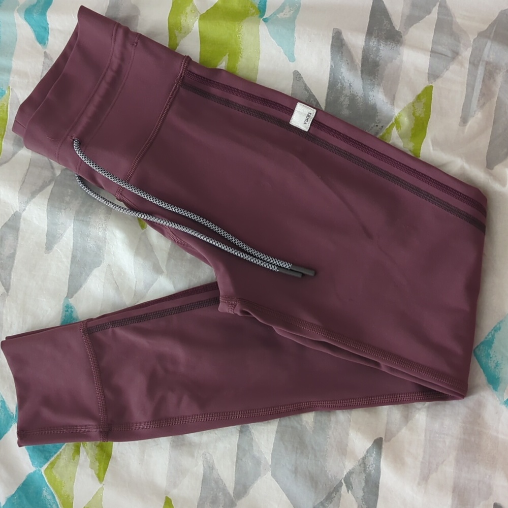 Vuori Daily Legging XS in Fig Purple